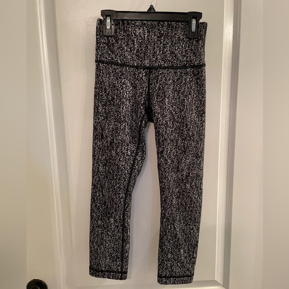 Lululemon Wunder Under Crop High-Rise 21" Luon Suited Jacquard Black White